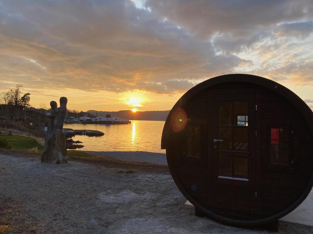 Sleeping Barrel Lodge Smaken Av Ryfylke Event As, Drives Ikke Som Hotell Hjelmeland Exterior foto