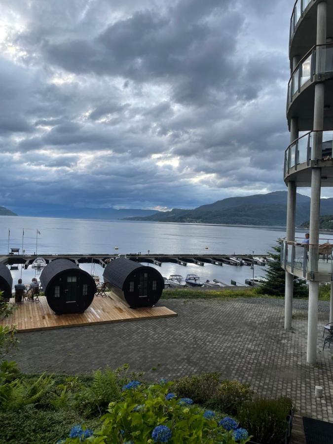 Sleeping Barrel Lodge Smaken Av Ryfylke Event As, Drives Ikke Som Hotell Hjelmeland Exterior foto