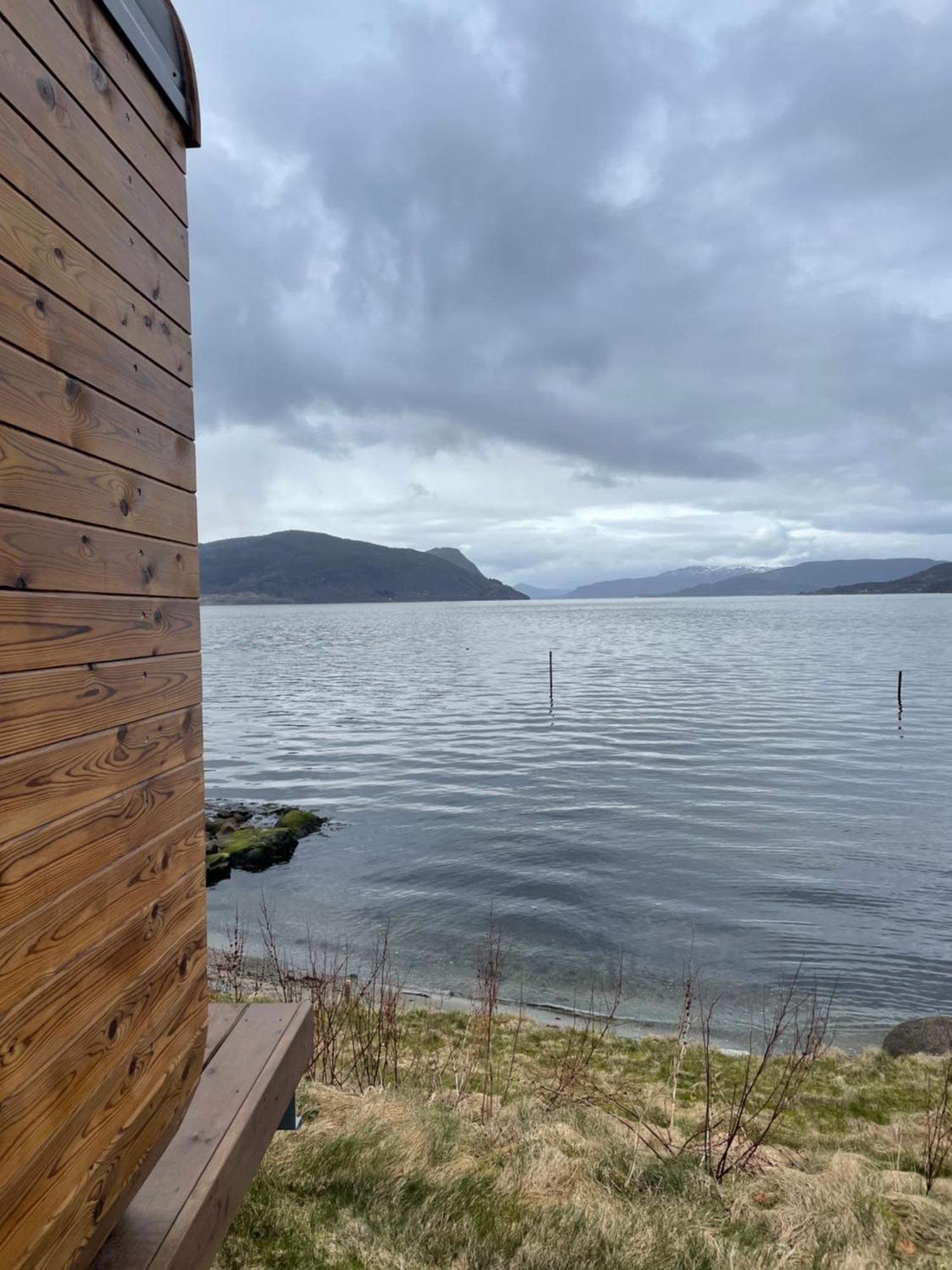 Sleeping Barrel Lodge Smaken Av Ryfylke Event As, Drives Ikke Som Hotell Hjelmeland Exterior foto